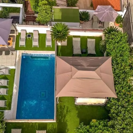 With Pool And Sauna Villa *